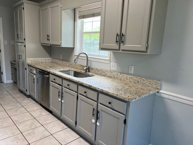 Building Photo - 4/2.5 located in Pinehurst subdivision