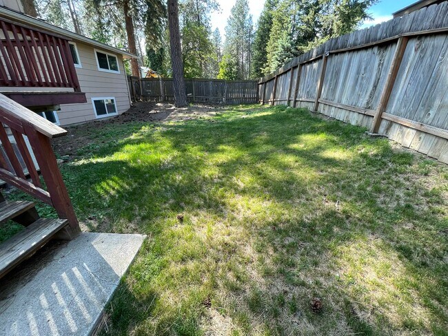 Building Photo - 5223-5225 N Pinegrove Ct