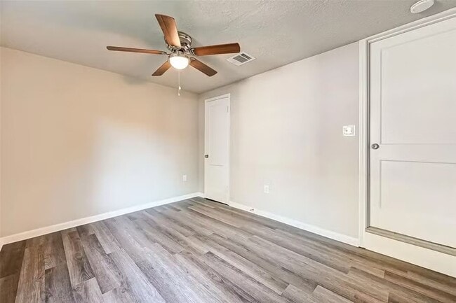 Building Photo - 515 Bluebonnet Dr