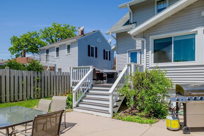 Building Photo - 1113 Harney Ave