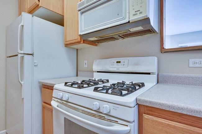 Building Photo - NE Near Nellis! Gated! Community Pool, Spa...