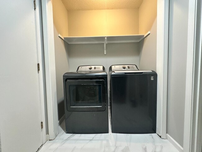 Building Photo - 10235 W 86th Ter