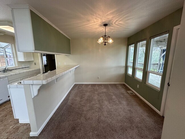 Building Photo - Country Home in Great Penn Valley Location...