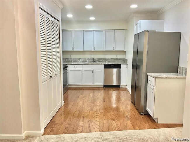 Building Photo - 928 N Adams Rd