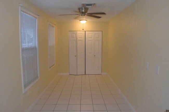 Building Photo - 1118 Apple Terrace