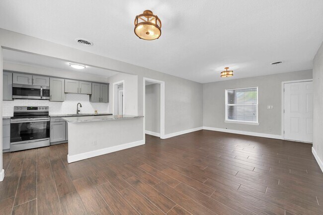Building Photo - 358 Kepner Dr NE