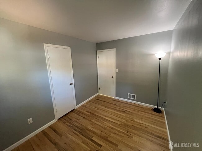 Building Photo - 9 Newman St