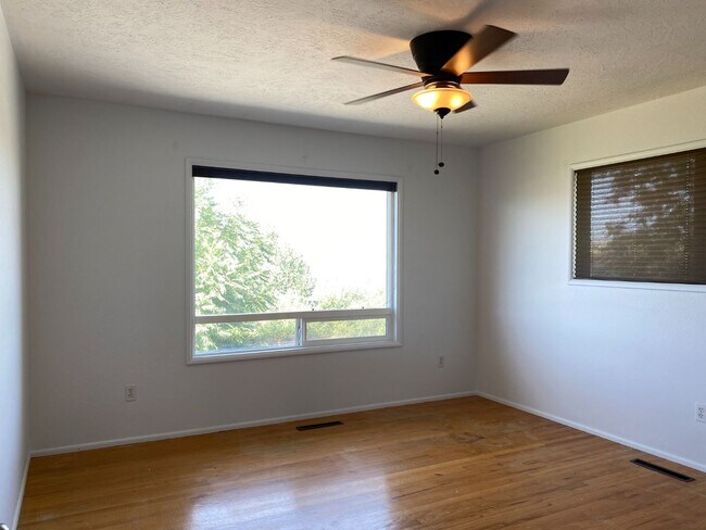 Building Photo - Home With Amazing River Views!