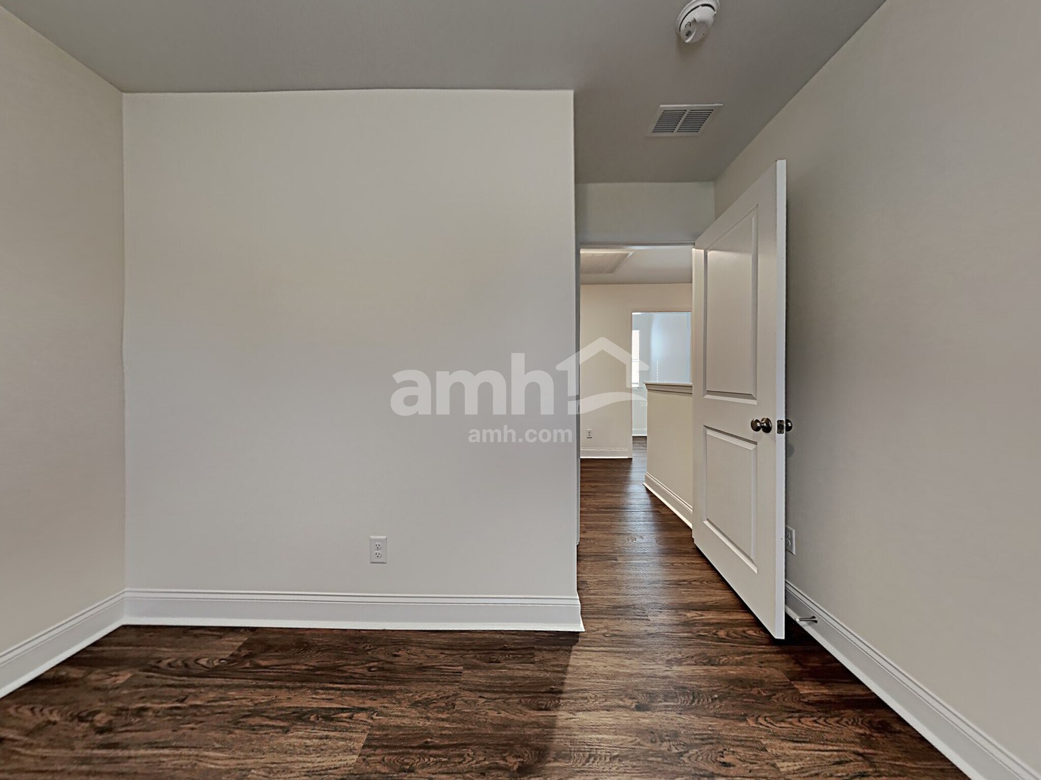 Building Photo - 126 Thatchet Dr