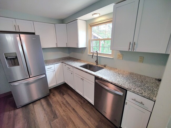 Building Photo - *Recently Updated 2BD/1.5BA Townhouse Available for Rent in West Mifflin*