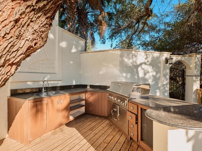 Building Photo - 2705 Island Ledge Cove