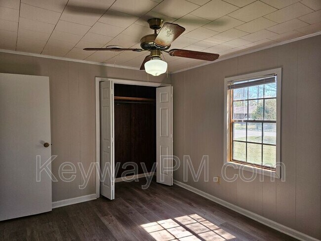 Building Photo - 119 2nd Ave