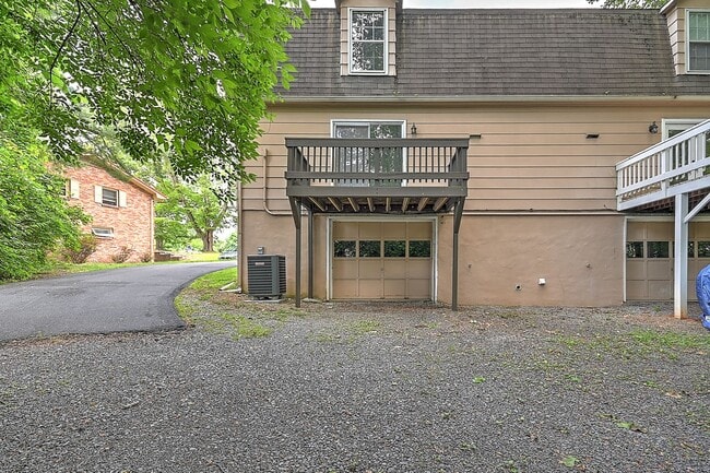 Building Photo - 252 Wildwood Dr