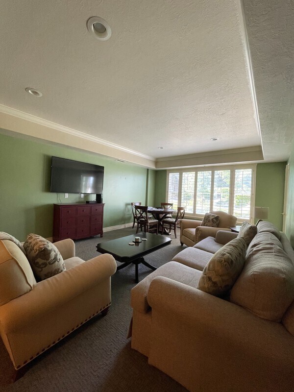 Building Photo - 3075 Kennedy Dr