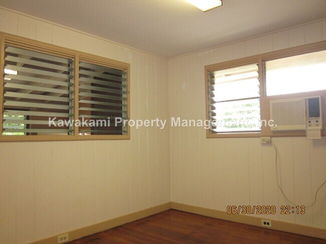 Building Photo - Very Spacious, Well Maintained, Hidden Gem...