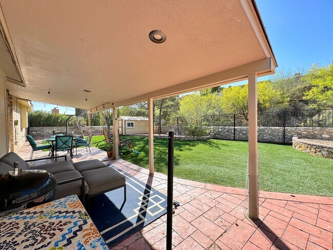 Building Photo - 6851 Amposta Dr