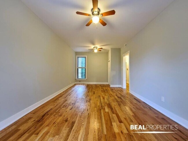 Building Photo - 3 bedroom in CHICAGO IL 60657