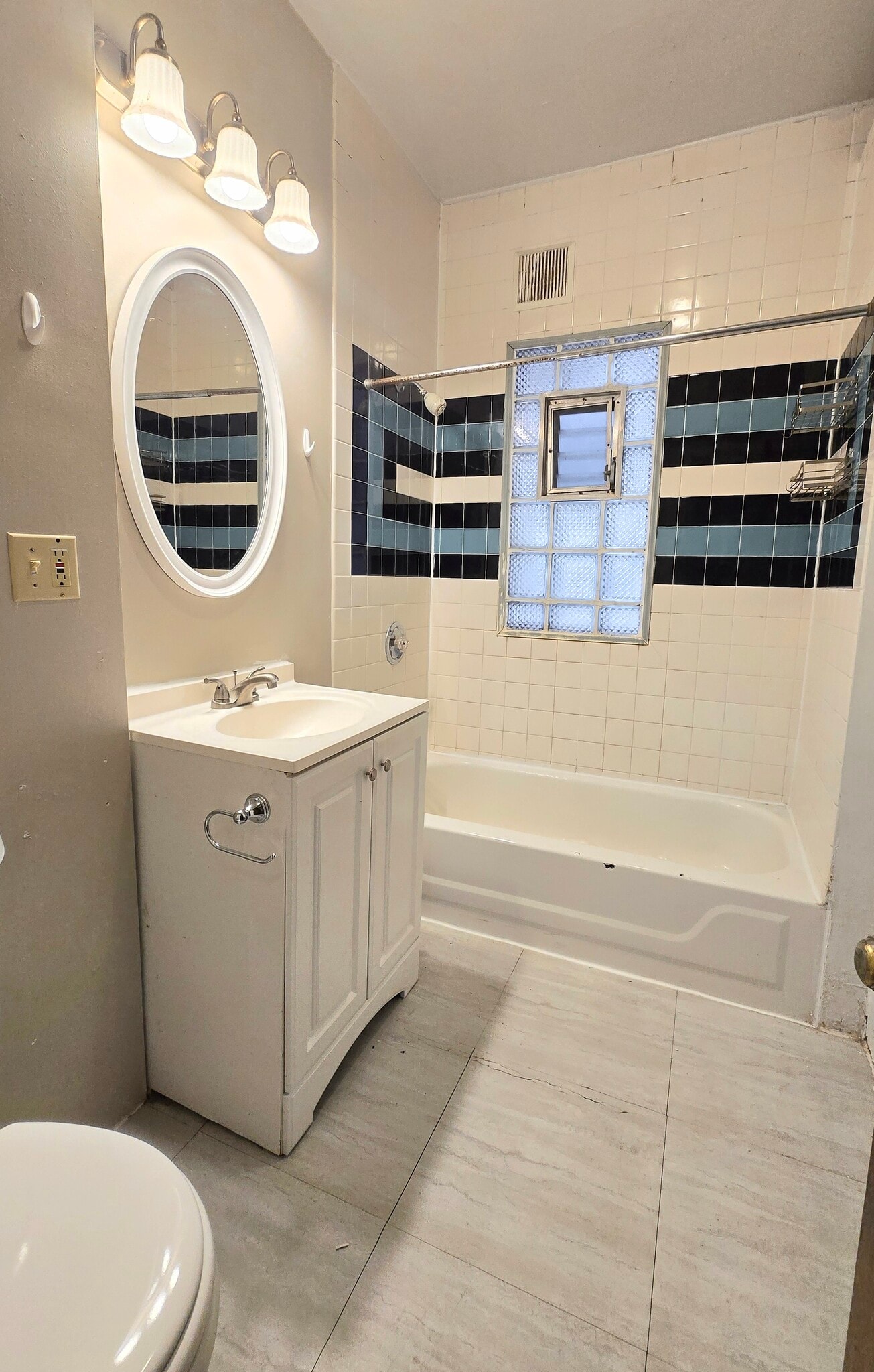 Building Photo - 2817 N Cramer St