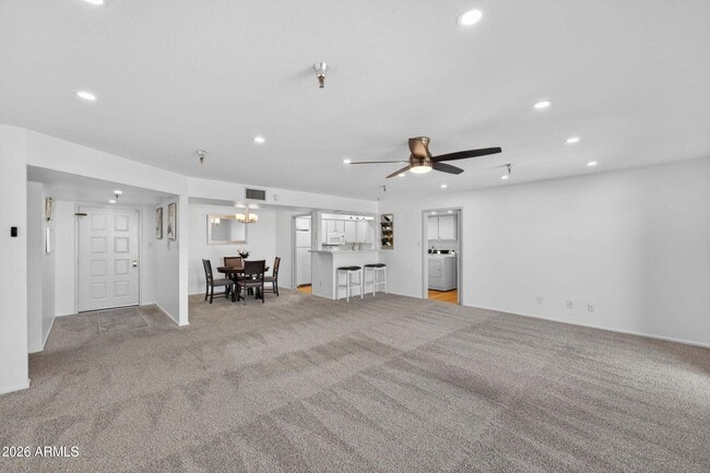 Building Photo - 425 S Parkcrest