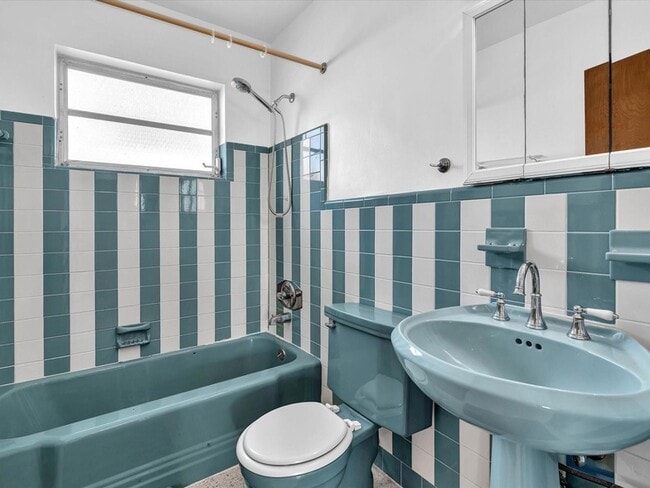 Building Photo - 2191 NE 172nd St