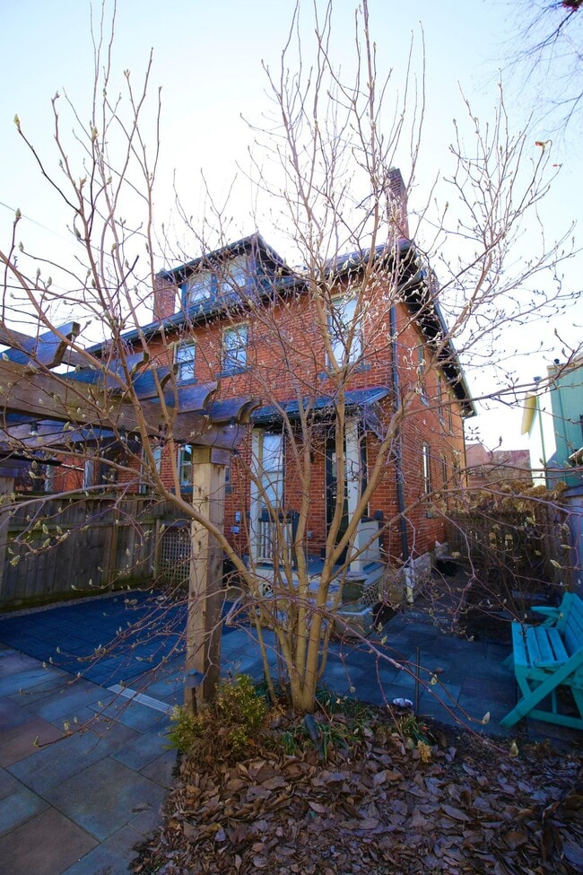 Building Photo - 310 E Beck St