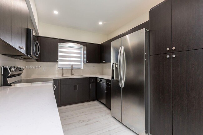 Building Photo - 5641 SW 67th Ave