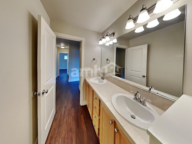 Building Photo - 1390 Alpine Lakes St SE