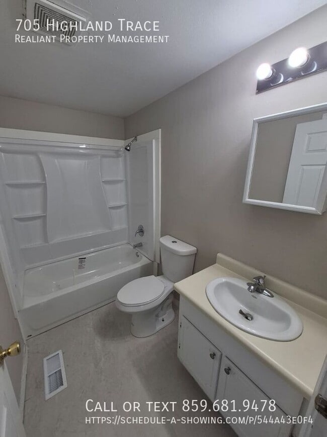 Building Photo - 705 Highland Trce