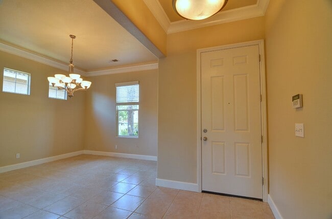 Building Photo - Immaculate Home off of Shepherd & Locan