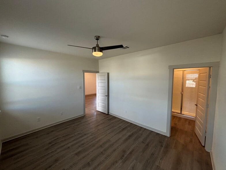 Building Photo - 305 Fremont Dr