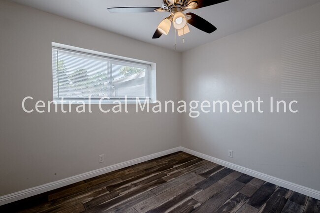Building Photo - 10421 Glenn St