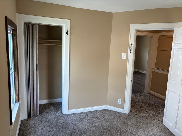 Building Photo - 73 N Oakley Ave