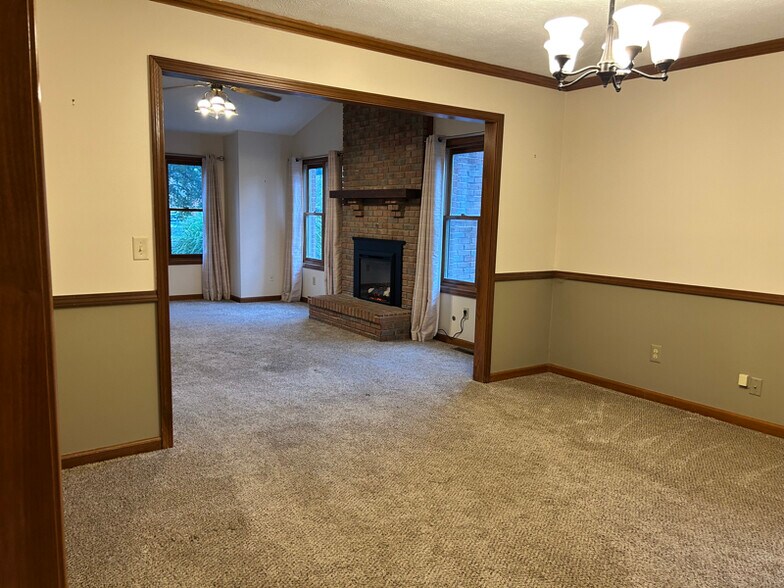 Building Photo - 840 Westlake Dr