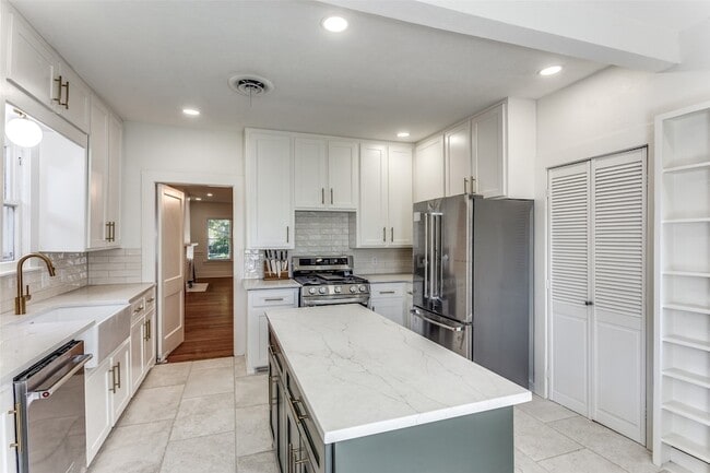 Building Photo - 4601 Pershing Ave