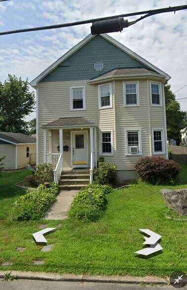 Building Photo - 53 Pettaconsett Ave