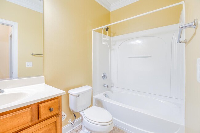 Building Photo - 3 Bedroom, 3 Bathroom Winston Salem Townhome