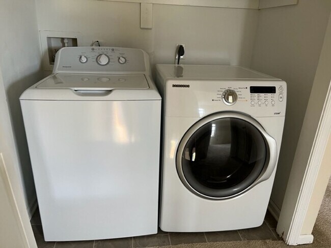 Building Photo - CHIC'S BEACH