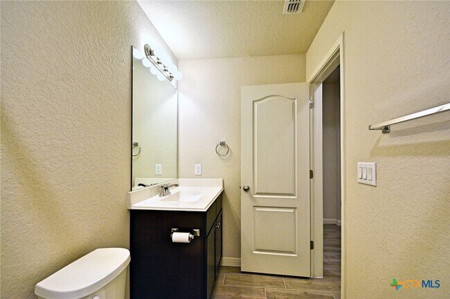 Building Photo - 528 Willow Valley St