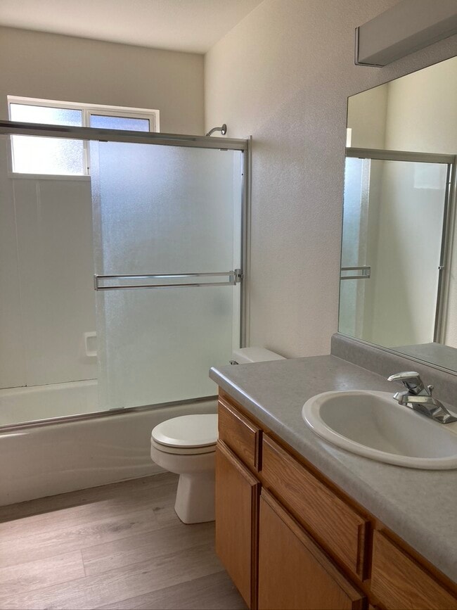 Full bath 2nd level - 896 Front St