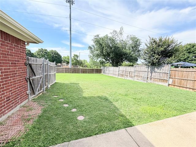 Building Photo - 301 Mimosa Dr