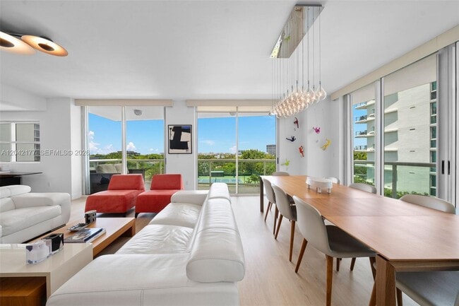 Building Photo - 2645 S Bayshore Dr