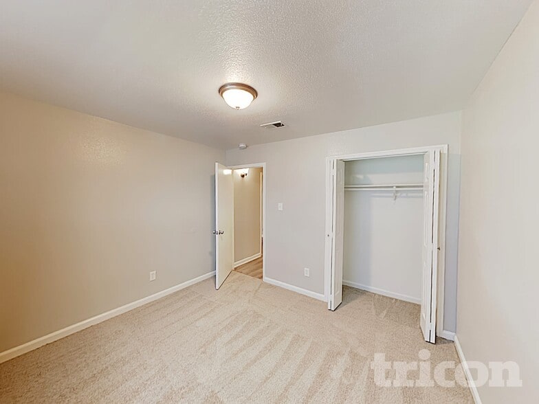 Building Photo - 15802 Echo Canyon Dr