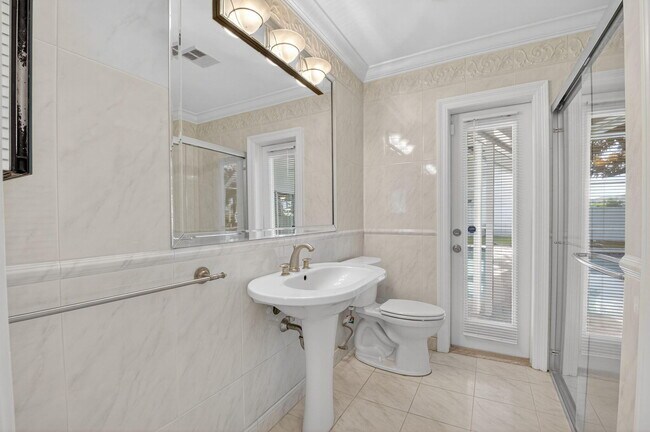Building Photo - 937 Banyan Dr