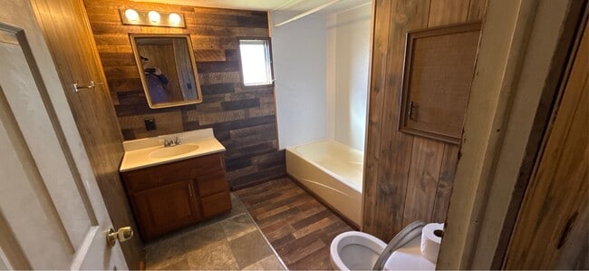 Building Photo - 112 W Spruce