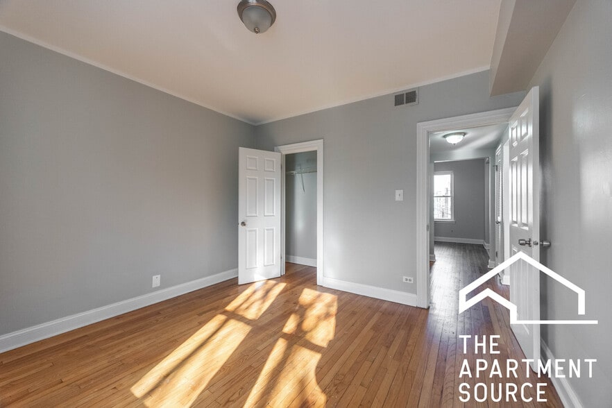 Building Photo - 2007 W Jarvis Ave