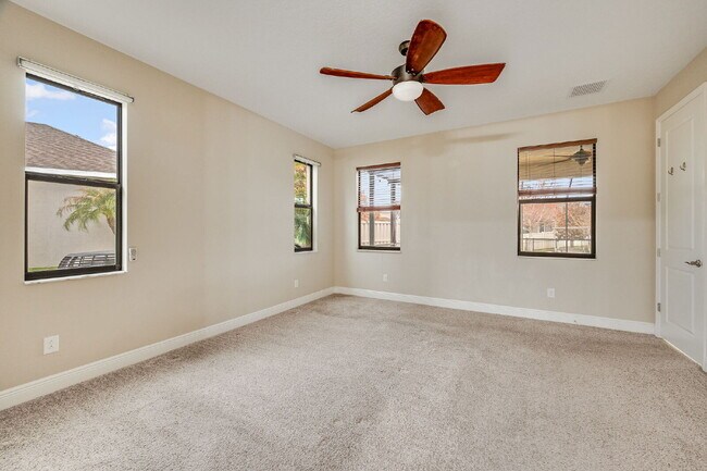 Building Photo - 4BR, 2.5BA home with resort style outdoor living!