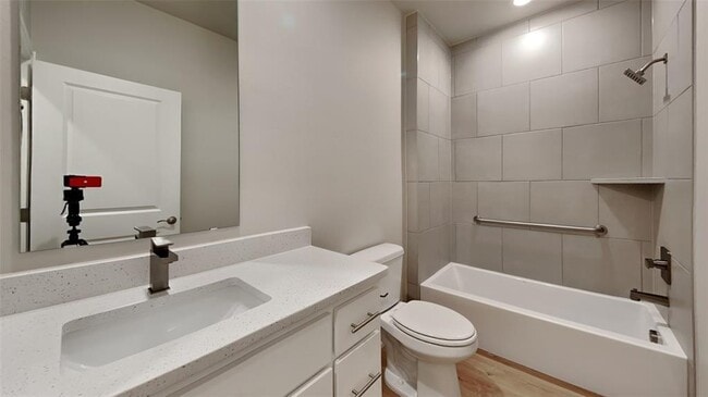 Building Photo - 6817 Labelle Dr