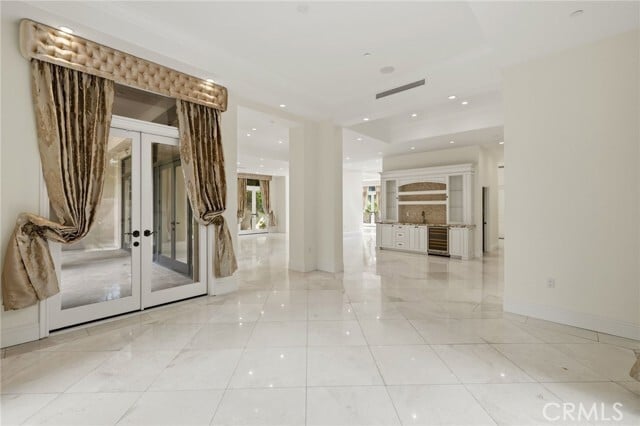 Building Photo - 5667 Lubao Ave