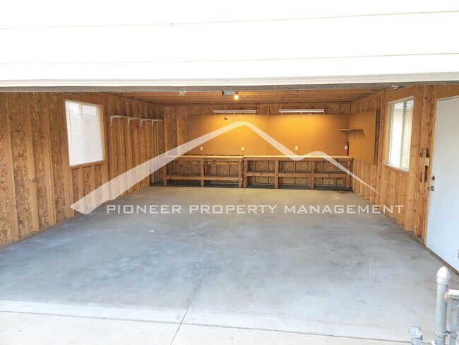Building Photo - Updated Home With Central AC And Stainless...
