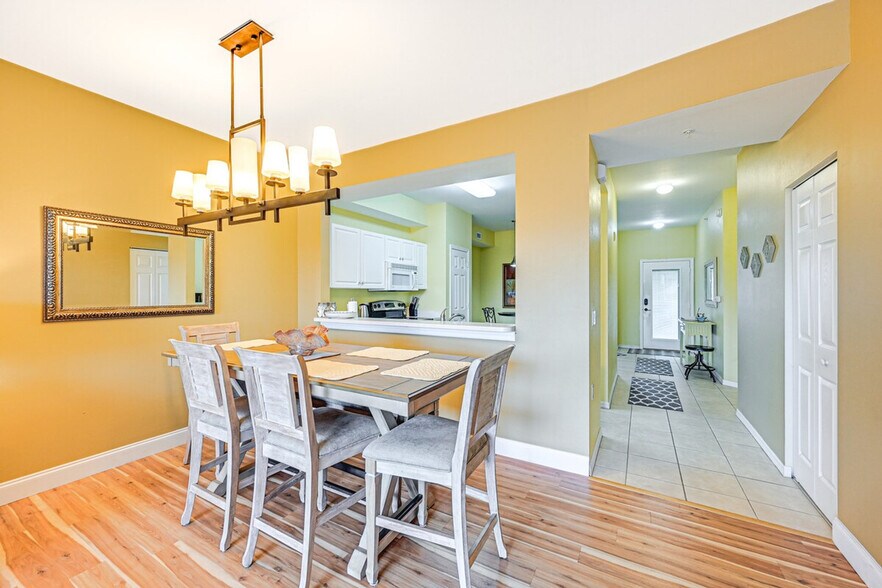 Building Photo - 3973 Bishopwood Ct E